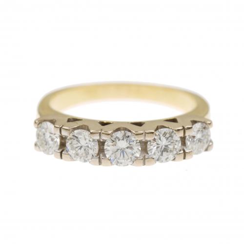 Gold with five brilliant-cut diamonds on an approx. weight of 1,0 ct. Ring size 17,5 mm.5,8 gr.