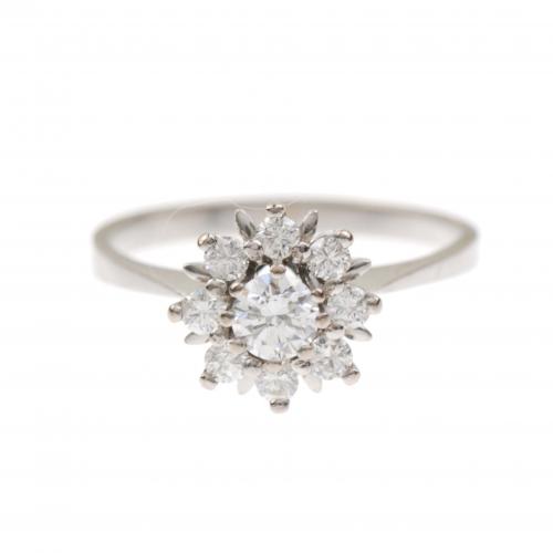 White gold set with brilliant-cut diamonds of an aprox. weight of 0,57 ct.Ring size 18,5 mm.4,1 gr. 