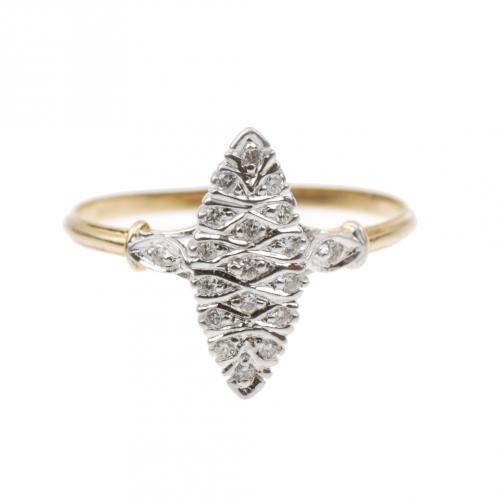 Gold and white gold with brilliant-cut diamonds weighing aprox. 0,20 ct. Ring measures 20 mm.2,7 gr.