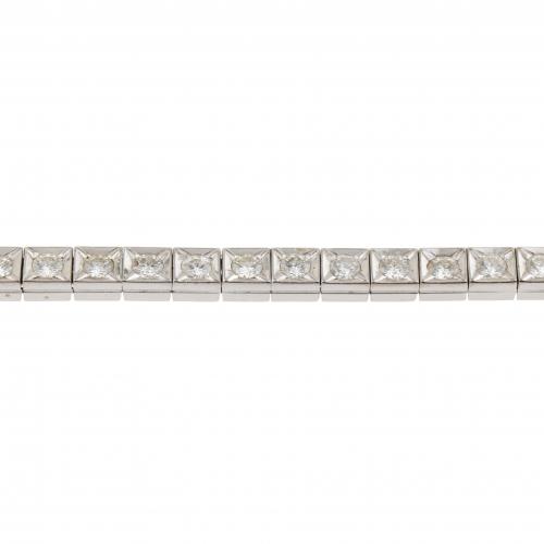 White gold with brilliant-cut diamonds of approx. 4,80 ct. H/VS2-SI23,1 gr. 