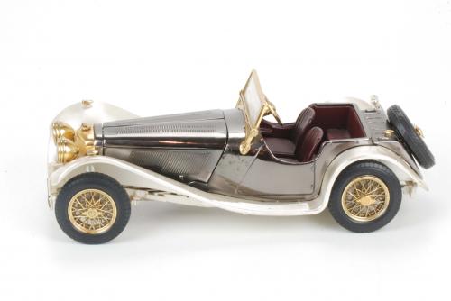 MINIATURA DE JAGUAR SS 100 A ESCALA, MONTADO EN PLATA.