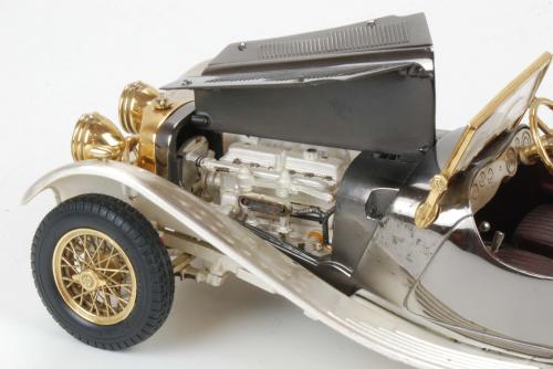 MINIATURA DE JAGUAR SS 100 A ESCALA, MONTADO EN PLATA.