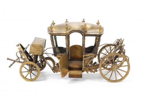 SMALL GOLD PLATED SILVER PORTUGUESE CARRIAGE, MID C20th. 