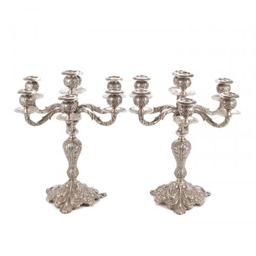 PAREJA DE CANDELABROS ESPAÑOLES EN PLATA, MED. SIGLO XX.