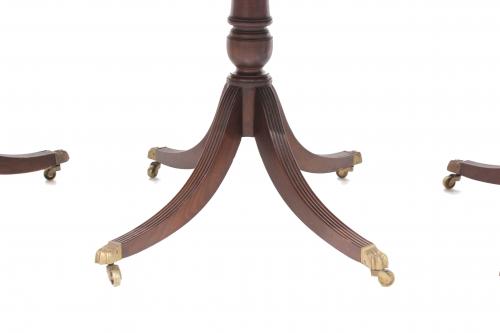 MESA DE COMEDOR REGENCY EXTENSIBLE, SIGLO XIX. 