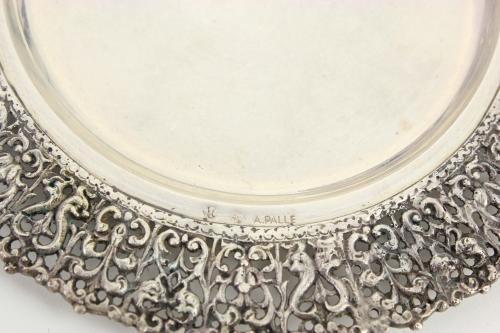 SET OF FOUR SPANISH SILVER SIDE PLATES AND FINGERBOWL, MID