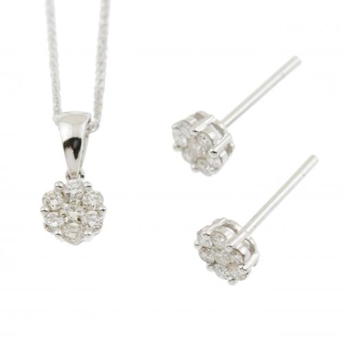 DIAMOND EARRING AND PENDANT SET.