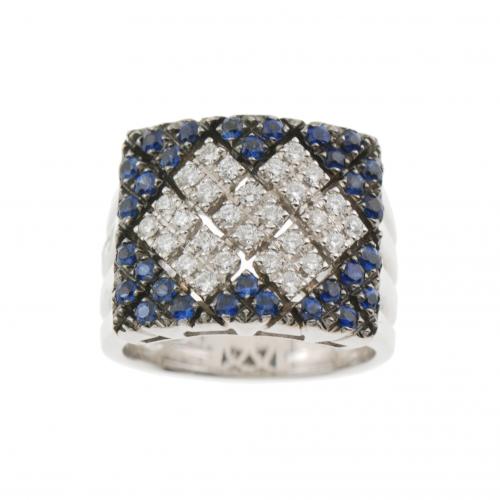 WIDE DIAMOND AND SAPPHIRE RING.