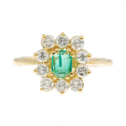 DIAMOND AND EMERALD ROSETTE RING. 