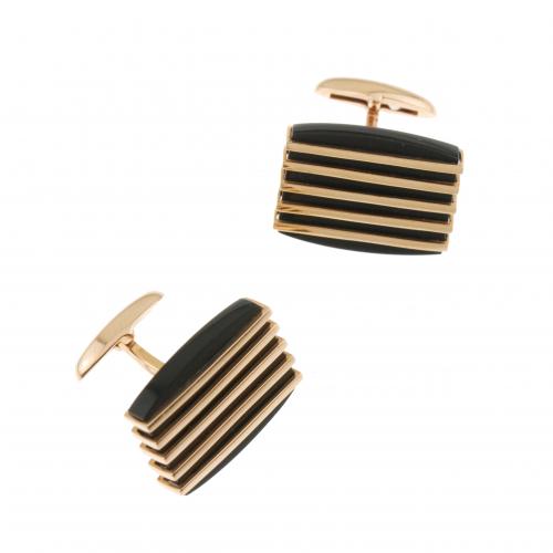 GOLD AND ONYX CUFFLINKS.