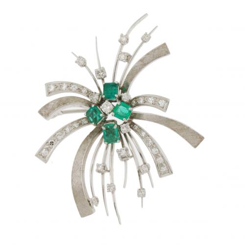 DIAMOND AND EMERALD BROOCH.