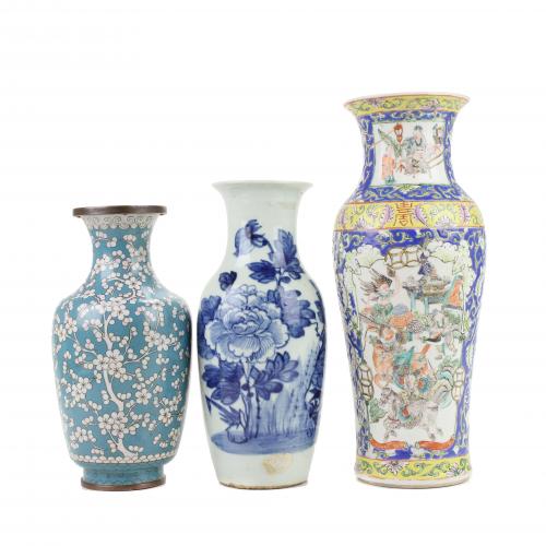 THREE CHINESE VASES, C19th-C20th. 