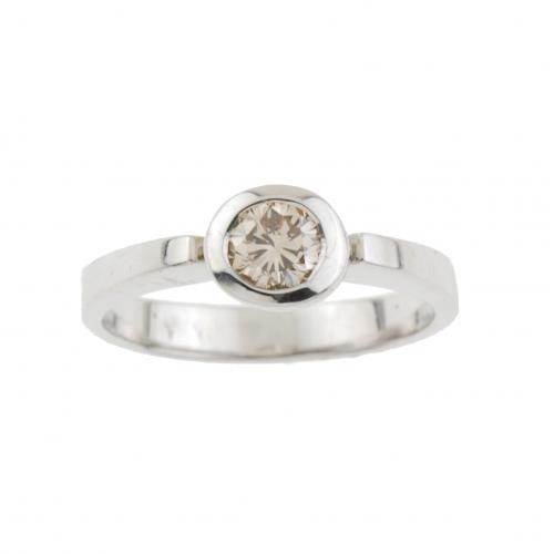 DIAMOND SOLITAIRE RING.