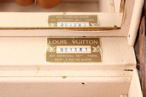 LOUIS VUITTON. TRAVELLING VANITY CASE.