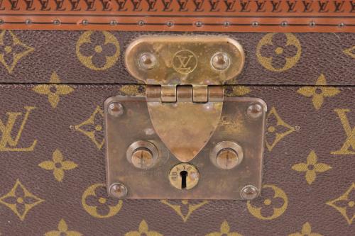 LOUIS VUITTON. TRAVELLING VANITY CASE.