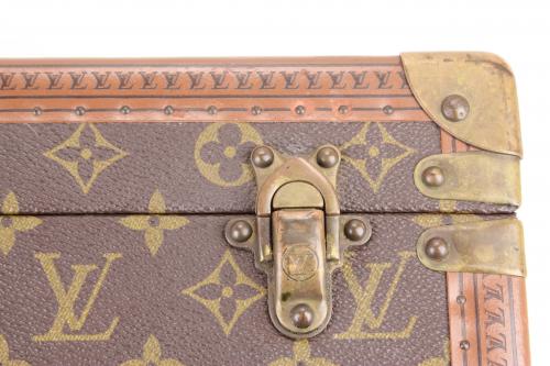 LOUIS VUITTON. TRAVELLING VANITY CASE.