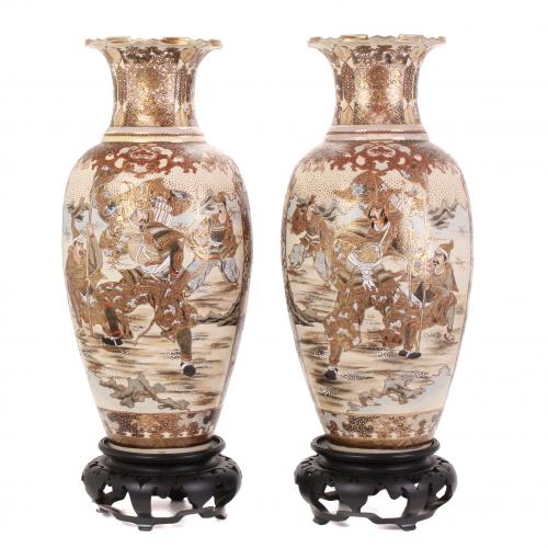 PAIR OF JAPANESE VASES. 