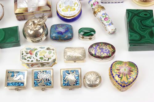 LOT OF THIRTY FOUR SMALL BOXES, C20th.