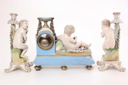 MEISSEN TABLE CLOCK WITH ACCOMPANYING ORNAMENTS, MID C18th-