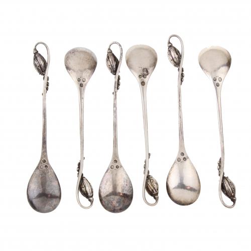 GEORG JENSEN (1866-1935). JUEGO DE SEIS CUCHARILLAS EN PLAT