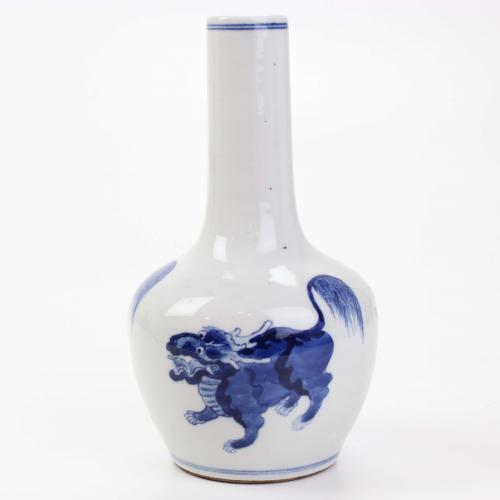 CHINESE QING DYNASTY VASE, C18th. 