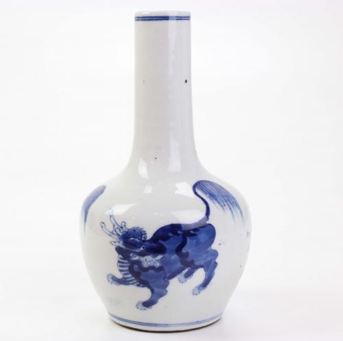 CHINESE QING DYNASTY VASE, C18th. 