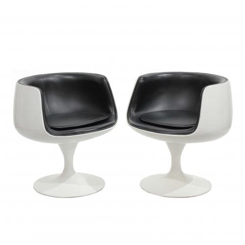 AFTER MODELS OF EERO AARNIO (1932). PAIR OF "COGNAC CHAIRS" LAST THIRD OF C20th.