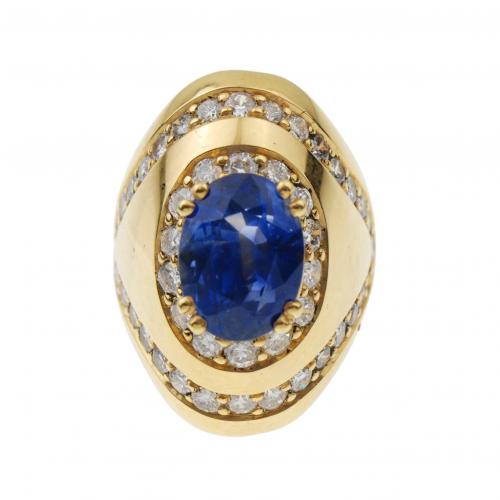 BOMBÉ DIAMOND AND SAPPHIRE RING.