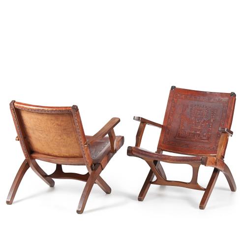 ANGEL PAZMINO PARA MUEBLES DE ESTILO.  PAREJA DE SILLONES PLEGABLES ECUATORIANOS, CIRCA 1960.