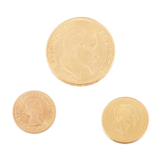 TRES MONEDAS EN ORO.