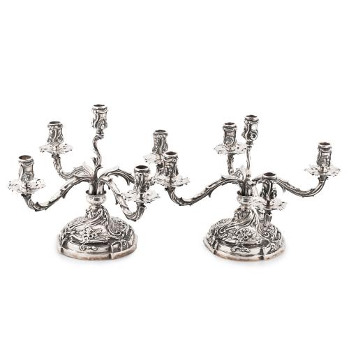 MOSTANY LLOPART. PAREJA DE CANDELABROS EN PLATA, SIGLO XX.