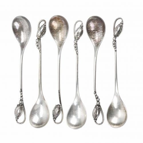 GEORG JENSEN (1866-1935). JUEGO DE SEIS CUCHARILLAS EN PLATA, 1915-1930.