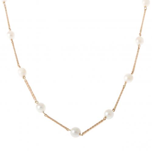 PEARLS AND GOLD LONG NECKLACE.