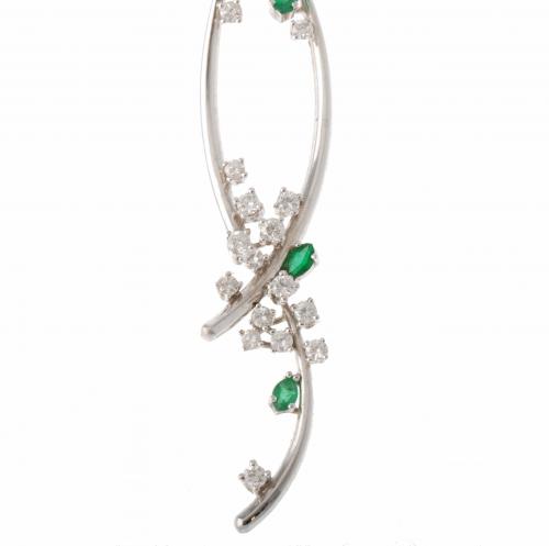 EMERALDS AND DIAMONDS RIGID NECKLACE, 20TH CENTURY.