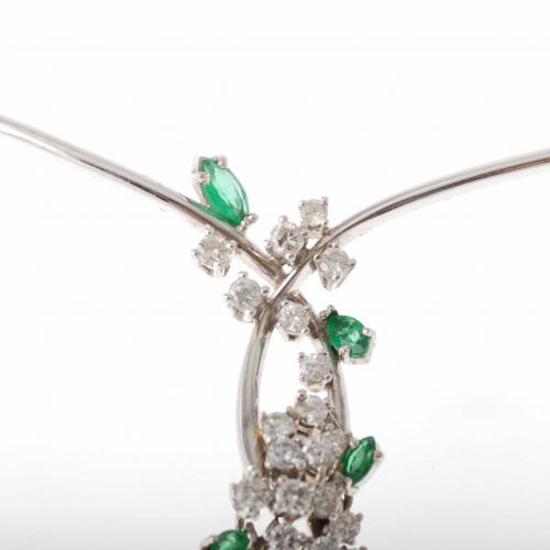 EMERALDS AND DIAMONDS RIGID NECKLACE, 20TH CENTURY.