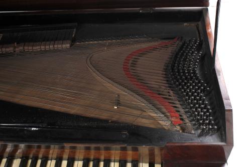 FORTEPIANO DE MESA ESPAÑOL ROMÁNTICO, CIRCA 1840. 