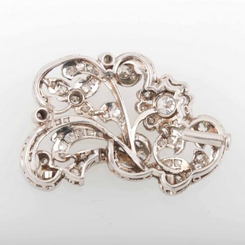 BROCHE DE PLATINO CON DIAMANTES.