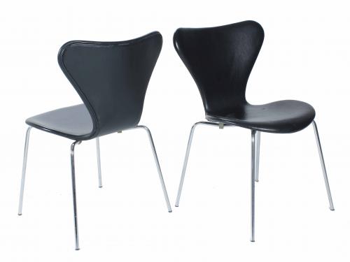 ARNE JACOBSEN (1902-1971). SET OF FOUR CHAIRS, "SERIE SIETE