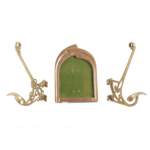 PICTURE FRAME AND PAIR OF DOOR HANDLES IN ART DECO STYLE, 20TH CENTURY.