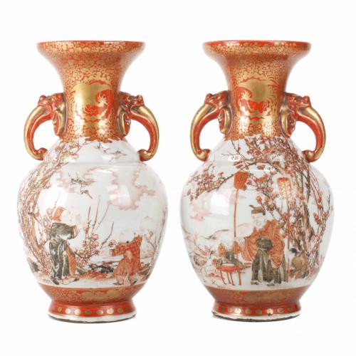 PAIR OF JAPANESE MEIJI VASES, 19TH CENTURY.