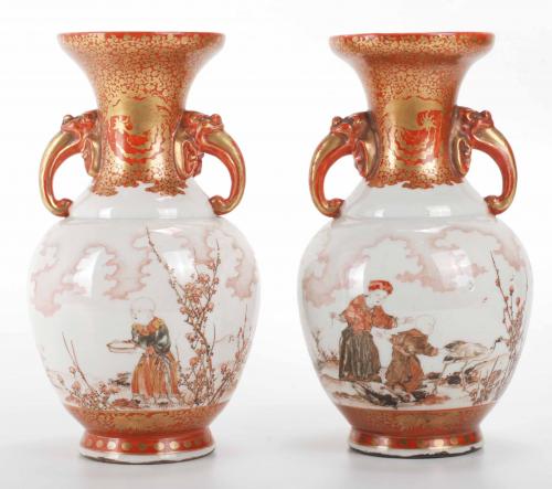 PAIR OF JAPANESE MEIJI VASES, 19TH CENTURY.