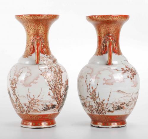 PAIR OF JAPANESE MEIJI VASES, 19TH CENTURY.