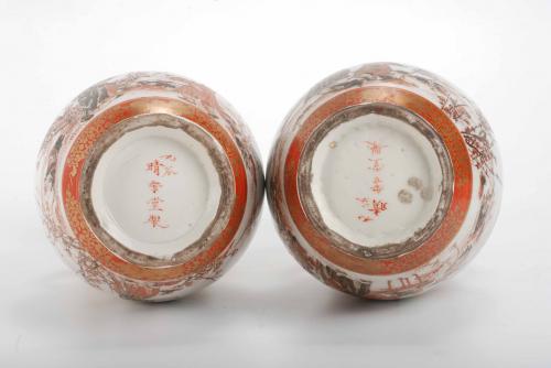 PAIR OF JAPANESE MEIJI VASES, 19TH CENTURY.