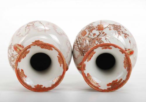 PAIR OF JAPANESE MEIJI VASES, 19TH CENTURY.