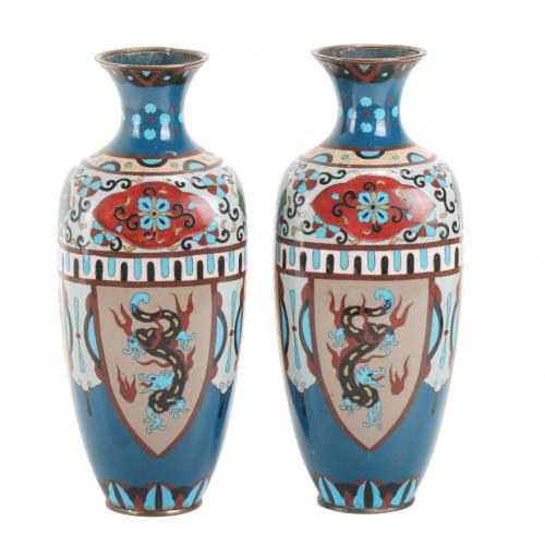 PAIR OF JAPANESE VASES, EARLY 20TH CENTURY.