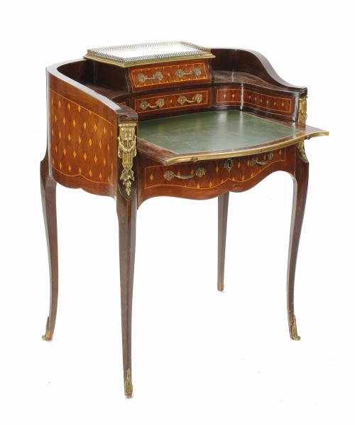 SMALL FRENCH LOUIS XV STYLE DESK, 20TH CENTURY.