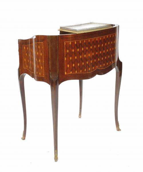 SMALL FRENCH LOUIS XV STYLE DESK, 20TH CENTURY.