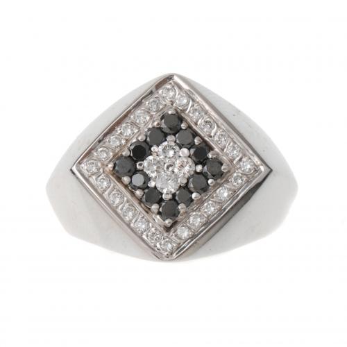 BLACK AND WHITE DIAMONDS RHOMBUS RING.