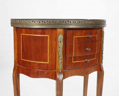 PAIR OF TRANSITION STYLE BEDSIDE TABLES, MID 20TH CENTURY.