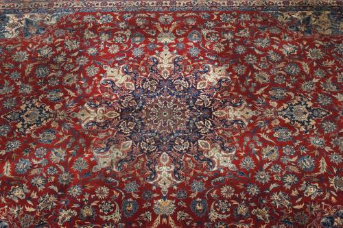 LARGE PERSIAN CARPET, MID 20TH CENTURY.